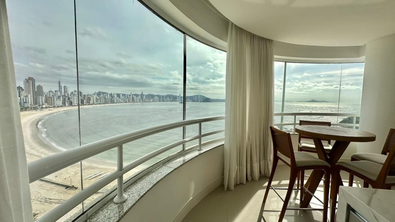 🌊 PÉ NA AREIA EM BALNEÁRIO CAMBORIÚ | LUXO, EXCLUSIVIDADE E VISTA DESLUMBRANTE!