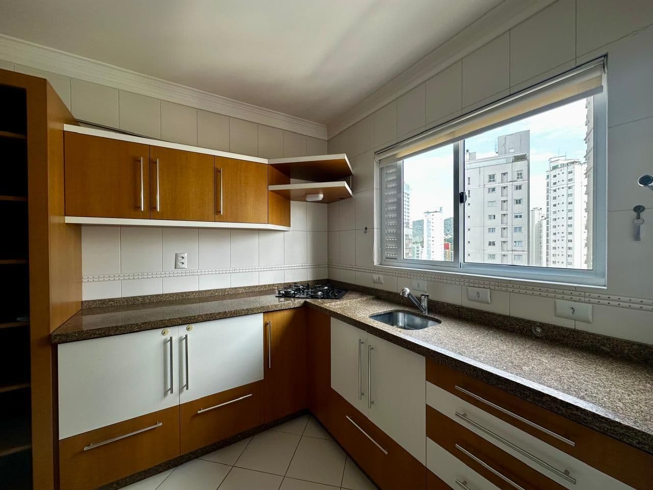 ✨ APARTAMENTO AMPLO A POUCOS METROS DA PRAIA! 🏖️