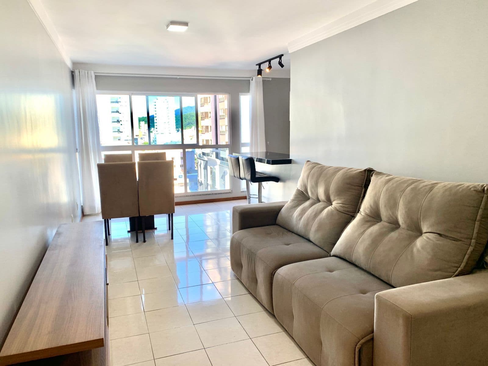 Apartamento Exclusivo para locação no Centro de Balneário Camboriú