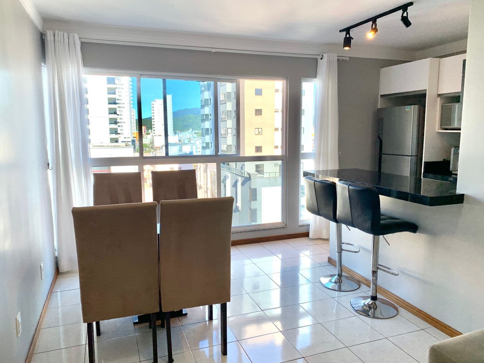 Apartamento Exclusivo para locação no Centro de Balneário Camboriú