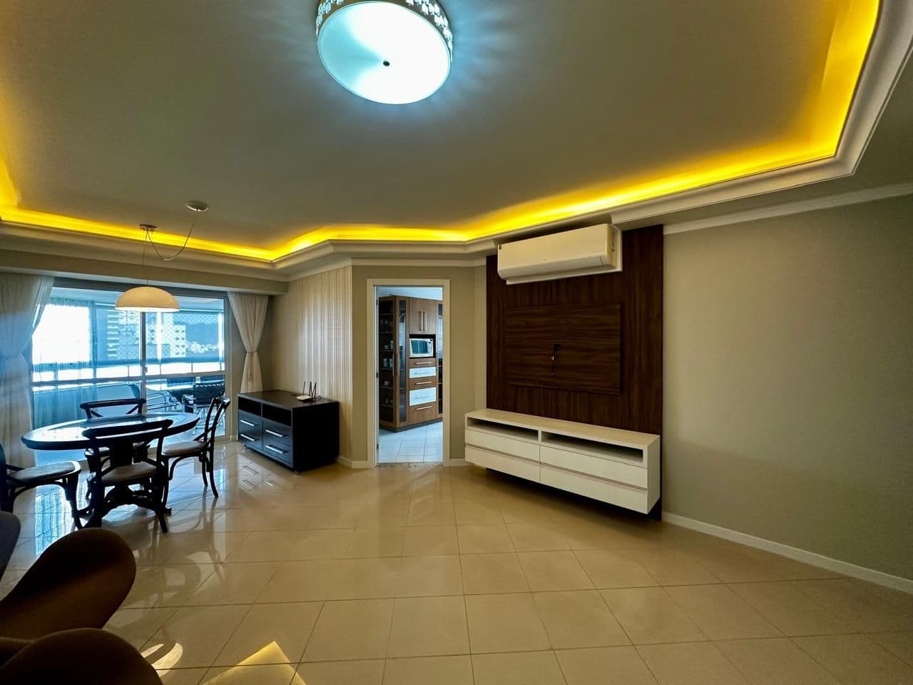 ✨ APARTAMENTO AMPLO A POUCOS METROS DA PRAIA! 🏖️