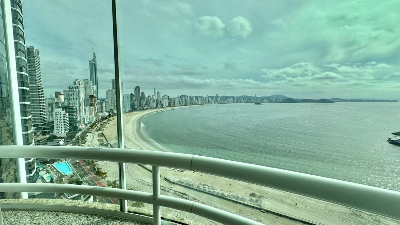 🌊 PÉ NA AREIA EM BALNEÁRIO CAMBORIÚ | LUXO, EXCLUSIVIDADE E VISTA DESLUMBRANTE!